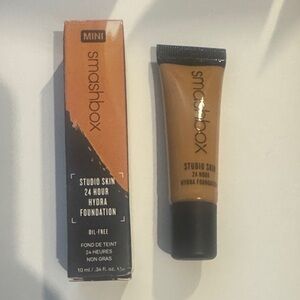 Smashbox Studio Skin 24 Hour Wear Hydra Foundation 10?ml brand new